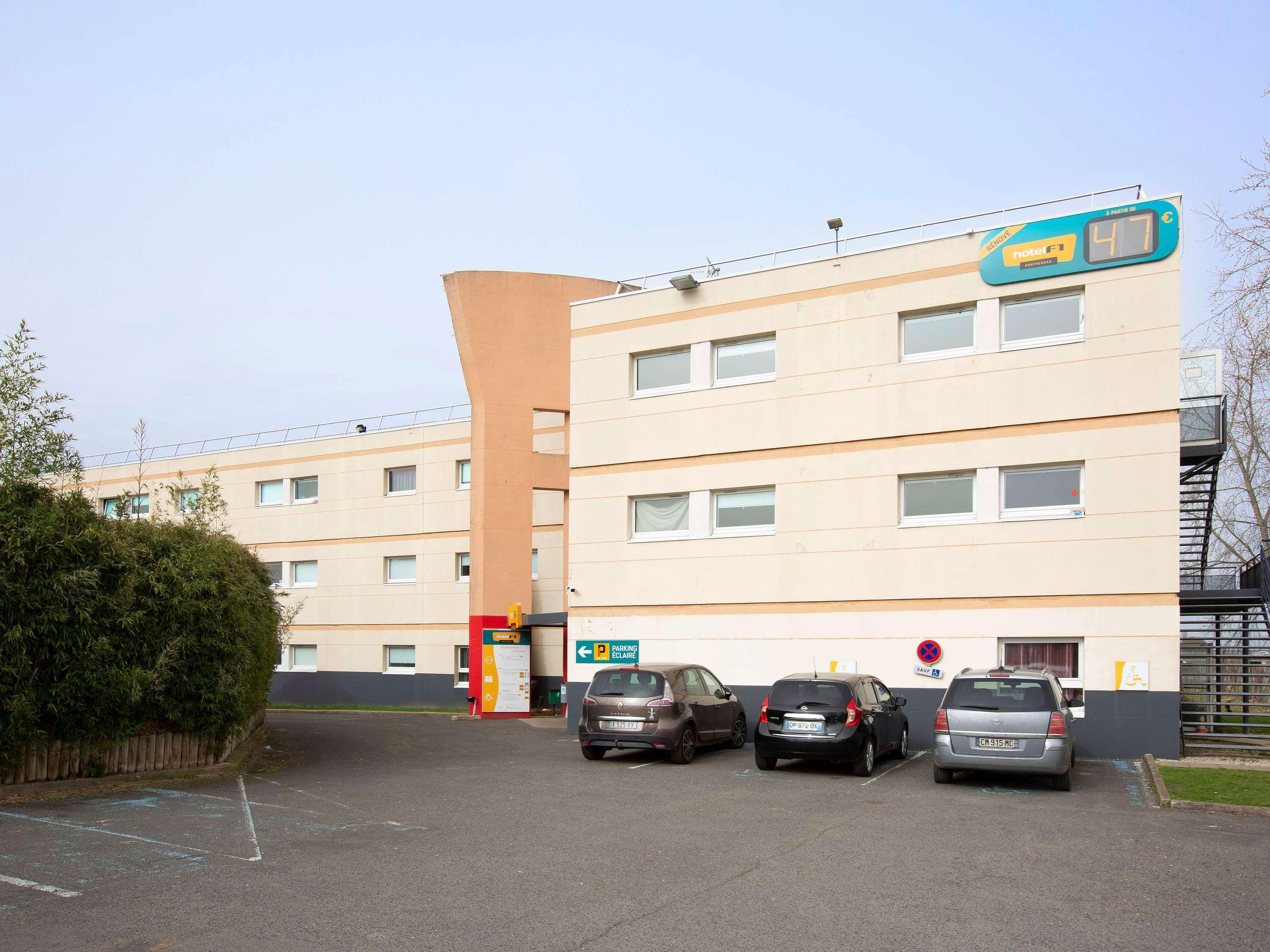 Hotelf1 Nemours Exterior photo